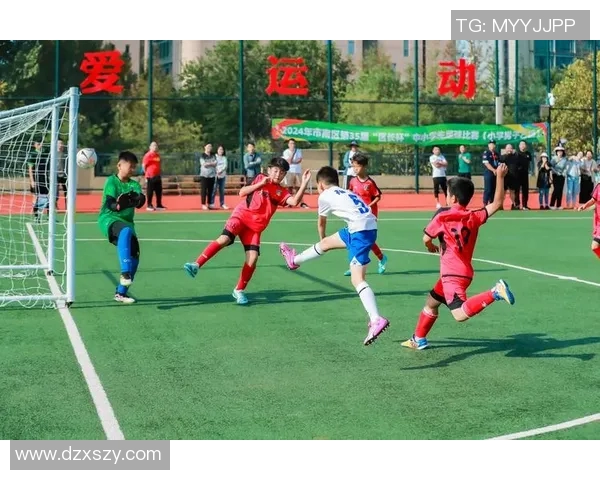 足球明星化身可动人偶在绿茵场上展现精彩踢球技艺的奇妙之旅