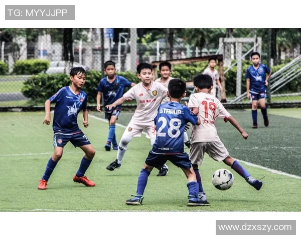 2023年全球足球巨星精彩瞬间台历带你领略绿茵场上的辉煌与激情 2023年全球足球巨星精彩瞬间台历带你领略绿茵场上的辉煌与激情